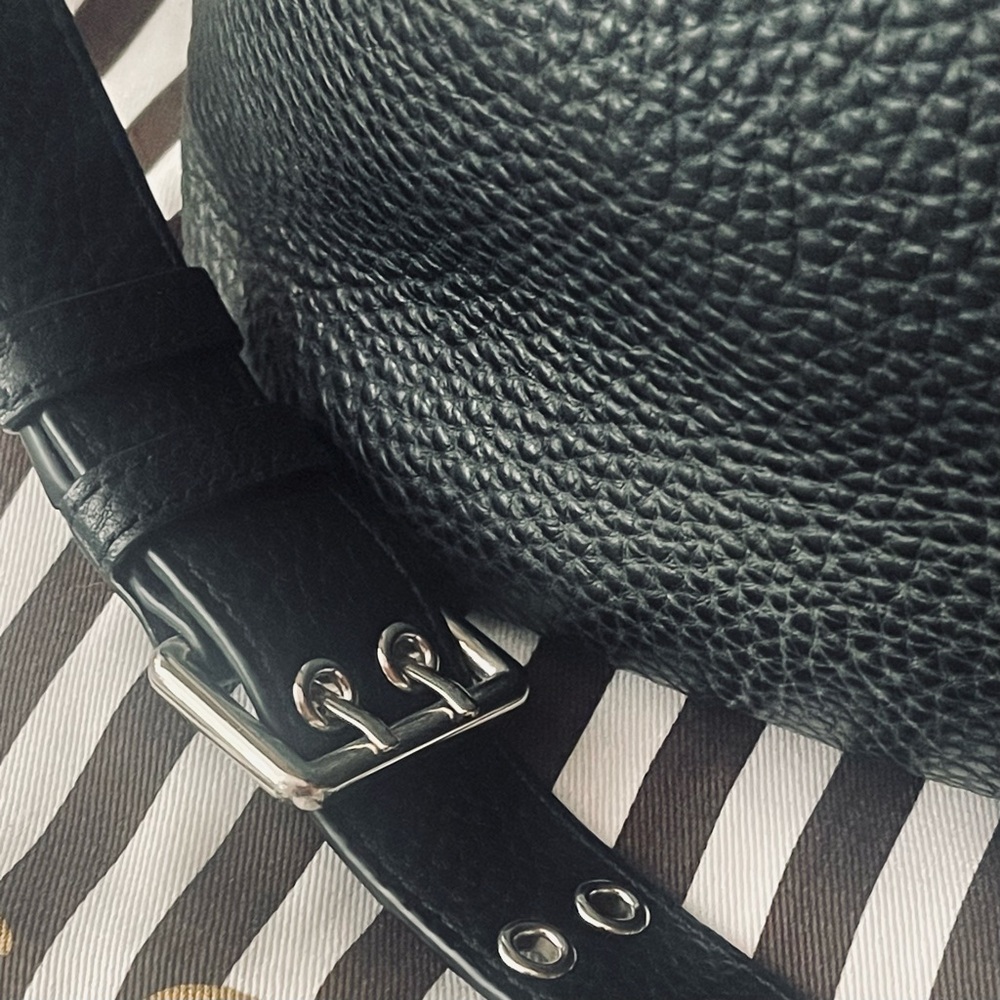 Henri Bendel Black Shoulder Bag - Picture 8 of 16